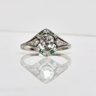 Brillantring aus Platin mit Diamant und Smaragd, nachhaltiger second hand Schmuck perfekt aufgearbeitet