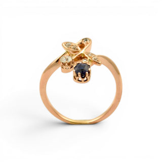 Saphirring aus 585 Roségold mit Brillant und Diamant, nachhaltiger second-hand Schmuck perfekt aufgearbeitet