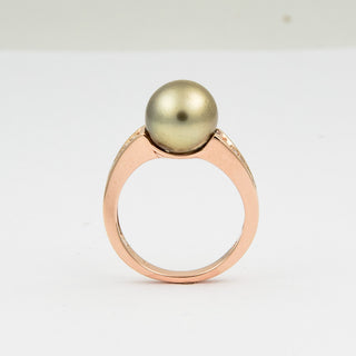 Ring aus 585 Rotgold mit Perle und Brillant, nachhaltiger second hand Schmuck perfekt aufgearbeitet