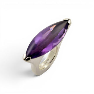 Ring aus 925 Silber mit Amethyst, nachhaltiger second hand Schmuck perfekt aufgearbeitet
