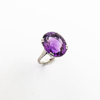 Ring aus 585 Weißgold mit Amethyst, nachhaltiger second hand Schmuck perfekt aufgearbeitet