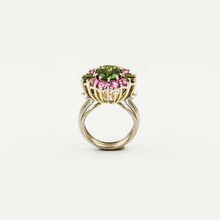 Ring aus 750 Weißgold mit Turmalin, nachhaltiger second hand Schmuck perfekt aufgearbeitet