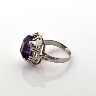 Ring aus 585 Weißgold mit Amethyst, nachhaltiger second hand Schmuck perfekt aufgearbeitet