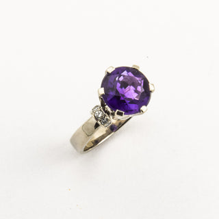 Ring aus 750 Weißgold mit Amethyst und Diamant, nachhaltiger second hand Schmuck perfekt aufgearbeitet