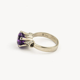 Ring aus 750 Weißgold mit Amethyst und Diamant, nachhaltiger second hand Schmuck perfekt aufgearbeitet