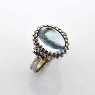 Ring aus 750 Weißgold mit Aquamarin, nachhaltiger second hand Schmuck perfekt aufgearbeitet