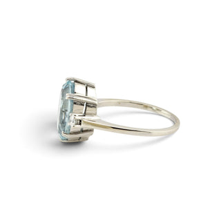 Ring aus 585 Weißgold mit Aquamarin und Brillant, nachhaltiger second-hand Schmuck perfekt aufgearbeitet