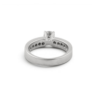 Brillantring aus 750 Weißgold, nachhaltiger second hand Schmuck perfekt aufgearbeitet