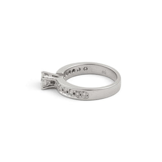 Brillantring aus 750 Weißgold, nachhaltiger second hand Schmuck perfekt aufgearbeitet