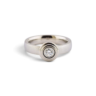 Brillantring aus 750 Weißgold, nachhaltiger second-hand Schmuck perfekt aufgearbeitet