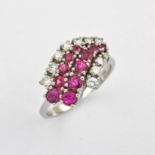 Rubinring aus 585 Weißgold mit Brillant, nachhaltiger second hand Schmuck perfekt aufgearbeitet