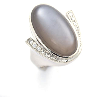 Ring aus 585 Weißgold mit Mondstein und Diamant, nachhaltiger second hand Schmuck perfekt aufgearbeitet
