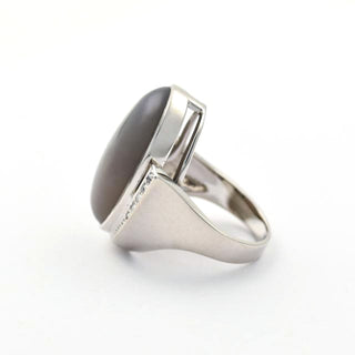 Ring aus 585 Weißgold mit Mondstein und Diamant, nachhaltiger second hand Schmuck perfekt aufgearbeitet