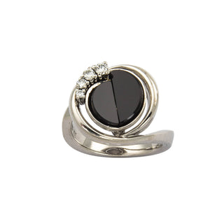 Ring aus 750 Weißgold mit Onyx und Brillant, nachhaltiger second hand Schmuck perfekt aufgearbeitet