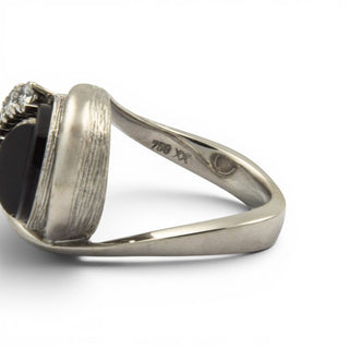 Ring aus 750 Weißgold mit Onyx und Brillant, nachhaltiger second hand Schmuck perfekt aufgearbeitet