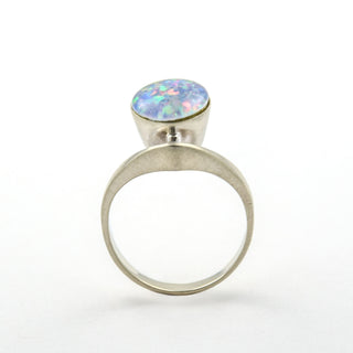 Ring aus 585 Weißgold mit Opal, nachhaltiger second hand Schmuck perfekt aufgearbeitet