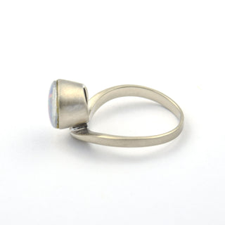 Ring aus 585 Weißgold mit Opal, nachhaltiger second hand Schmuck perfekt aufgearbeitet