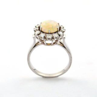 Ring aus 750 Weißgold mit Opal und Brillant, nachhaltiger second hand Schmuck perfekt aufgearbeitet