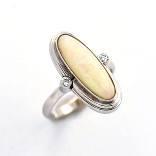 Ring aus 585 Weißgold mit Opal und Brillant, nachhaltiger second hand Schmuck perfekt aufgearbeitet