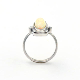 Ring aus 585 Weißgold mit Opal und Brillant, nachhaltiger second hand Schmuck perfekt aufgearbeitet