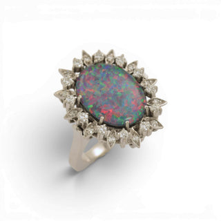 Ring aus 750 Weißgold mit Opal, Brillant und Diamant, nachhaltiger second-hand Schmuck perfekt aufgearbeitet