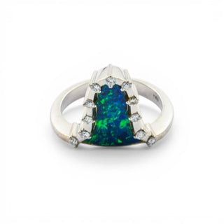 Ring aus 750 Weißgold mit Opal und Brillant, nachhaltiger second hand Schmuck perfekt aufgearbeitet