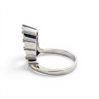 Ring aus 750 Weißgold mit Opal und Brillant, nachhaltiger second hand Schmuck perfekt aufgearbeitet