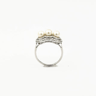 Ring aus 750 Weißgold mit Perle und Diamant, nachhaltiger second hand Schmuck perfekt aufgearbeitet