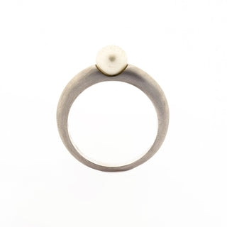 Perlenring aus 585 Weißgold, nachhaltiger second hand Schmuck perfekt aufgearbeitet
