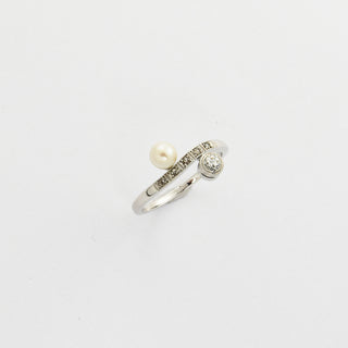 Ring aus 585 Weißgold mit Perle, Diamant und Brillant, nachhaltiger second hand Schmuck perfekt aufgearbeitet