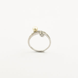 Ring aus 585 Weißgold mit Perle, Diamant und Brillant, nachhaltiger second hand Schmuck perfekt aufgearbeitet