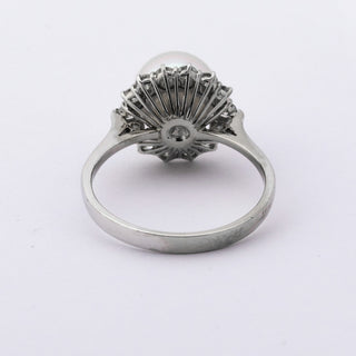 Ring aus 750 Weißgold mit Perle und Brillant, hochwertiger second hand Schmuck perfekt aufgearbeitet