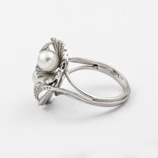 Ring aus 585 Weißgold mit Perle und Diamant, nachhaltiger second hand Schmuck perfekt aufgearbeitet