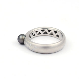 Perlenring aus 750 Weißgold mit Brillant, nachhaltiger second hand Schmuck perfekt aufgearbeitet