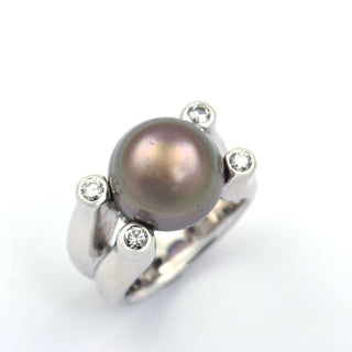 Perlenring aus 585 Weißgold mit Brillant, nachhaltiger second hand Schmuck perfekt aufgearbeitet