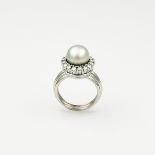 Ring aus 585 Weißgold mit Perle und Brillant, nachhaltiger second hand Schmuck perfekt aufgearbeitet