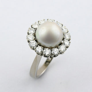 Ring aus 585 Weißgold mit Perle und Brillant, nachhaltiger second hand Schmuck perfekt aufgearbeitet