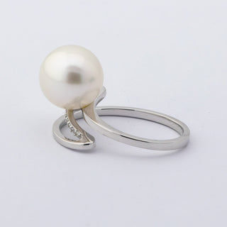 Ring aus 585 Weißgold mit Perle und Brillant, nachhaltiger second hand Schmuck perfekt aufgearbeitet