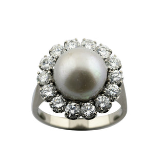 Ring aus 585 Weißgold mit Perle und Brillant, nachhaltiger second hand Schmuck perfekt aufgearbeitet