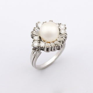 Ring aus 750 Weißgold mit Perle, Brillant und Diamant, hochwertiger second hand Schmuck perfekt aufgearbeitet