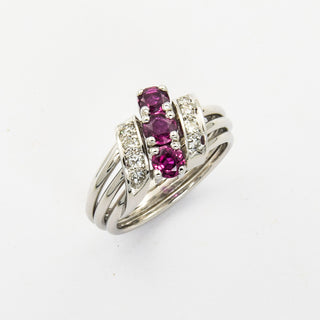 Ring aus 585 Weißgold mit Rubin und Diamant, nachhaltiger second hand Schmuck perfekt aufgearbeitet