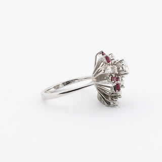 Ring aus 750 Weißgold mit Rubin und Brillant, hochwertiger second hand Schmuck perfekt aufgearbeitet
