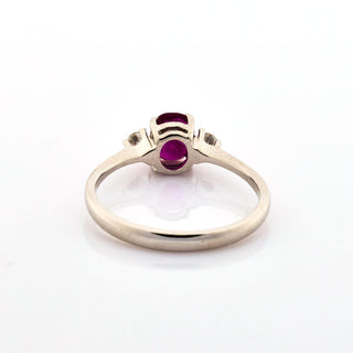 Rubinring aus 585 Weißgold mit Brillant, nachhaltiger second hand Schmuck perfekt aufgearbeitet