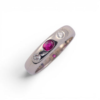 Rubinring aus 750 Weißgold mit Brillant, nachhaltiger second hand Schmuck perfekt aufgearbeitet