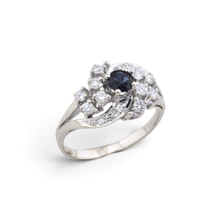 Saphirring aus 585 Weißgold mit Brillant und Diamant, nachhaltiger second-hand Schmuck perfekt aufgearbeitet