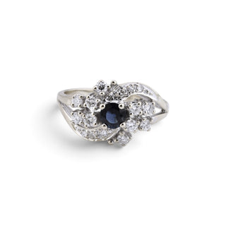 Saphirring aus 585 Weißgold mit Brillant und Diamant, nachhaltiger second-hand Schmuck perfekt aufgearbeitet