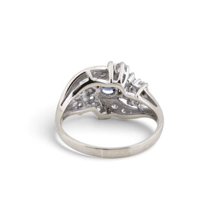 Saphirring aus 585 Weißgold mit Brillant und Diamant, nachhaltiger second-hand Schmuck perfekt aufgearbeitet