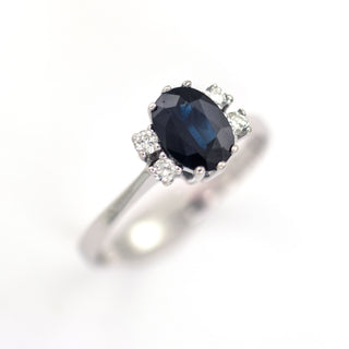 Saphirring aus 585 Weißgold mit Brillant, nachhaltiger second hand Schmuck perfekt aufgearbeitet