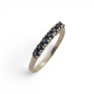 Saphirring aus 585 Weißgold, nachhaltiger second hand Schmuck perfekt aufgearbeitet