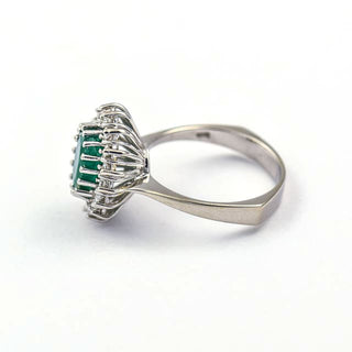 Smaragdring aus 585 Weißgold mit Brillant, nachhaltiger second hand Schmuck perfekt aufgearbeitet